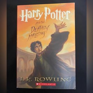 Harry Potter and the Deathly Hallows Book 7 - J. K. Rowling